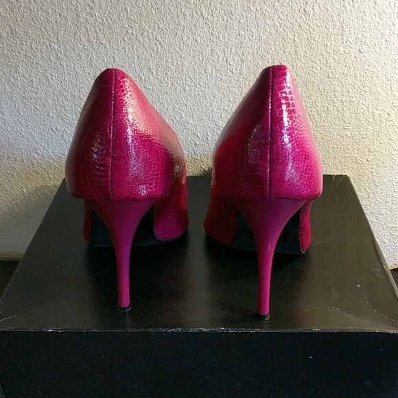 Faux Alagator style Fuchsia Shoes - Picture 5 of 7